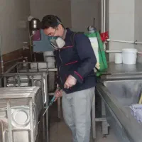 سم پاشی وطعمه گذاری انواع حشرات وحیوانات موذی