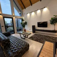 ویلا مدرن کلبه ای جکوزی روباز و استخر اب گرم ۳ خاب