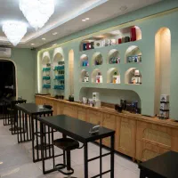 فروشنده اشنایی نسبی به عطر یا بدون سابقه