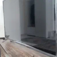 تلوزیون به‌همراه میز نو|تلویزیون و پروژکتور|شاهین‌شهر, شهرک میلاد|دیوار