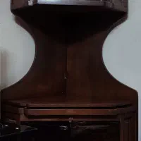 کمد و زیر تلویزیون