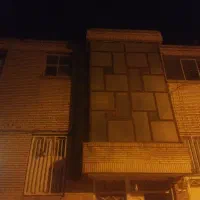 منزل طبقه بالا هست راه جدا .موکت