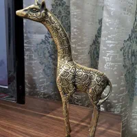 زرافه برنجی و گلدان مسی