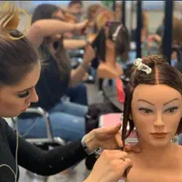 خدمات و آموزش آرایشگری با قیمت منصفانه