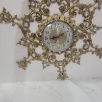 ساعت و ویترین برنزی