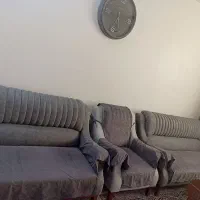 مبل راحتی همراه با میز نهار خوری