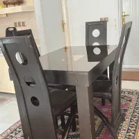 میز ناهار خوری با ۴عدد صندلی