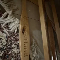 تخت کنارمادر