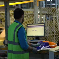 استخدام کمک انباردار آقا