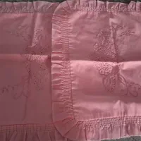 روبالشتی یک جفت کوچک صورتی و یک جفت بزرگ لیمویی