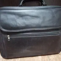 کیف لبتاب با ضربه گیر به همراه چند وسیله اداری