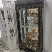 آینه و کنسول با بوفه ایستاده