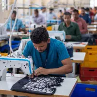 نیازمند 10نفرخانم وپنج نفر آقاجهت بسته بندی پوشاک