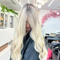 رنگ مو تخصصی را از ما بخواهید|خدمات آرایشگری و زیبایی|صدرا-فارس, فاز ۲|دیوار