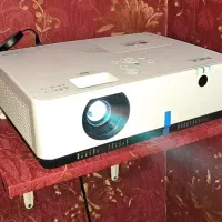 ویدئو پروژکتور و پرده ۲×۲ برقی و اندروید باکس