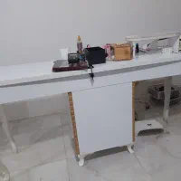 میز کاشت ناخن دو همکار هم زمان