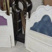 دو عدد تختخواب تکنفره. تخت تکنفره. با تشک ضخیم