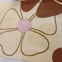 قالیچه   یک و نیم در۲/۵۰ تخفیف دارد