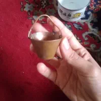 یک عدد سطل مسی دوعدد کاسه لعابی قدیمی
