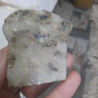 تعدادی سنگ عقیق و حدید
