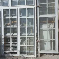 2عدد پنجره... یک و نیم در 2 متر.