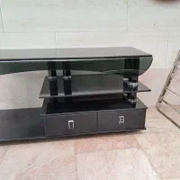 میز تلویزیون و تلویزیون
