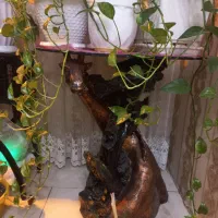 میز مجسمه ای