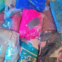 تعدادی لباس نو