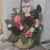 دو عدد گل مصنوعی