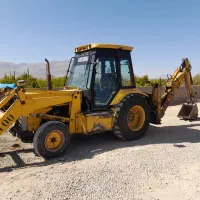 بیل بکهو درحال کار