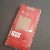 بسته بندی جوراب مجلسی در منزل نیروی خانوم