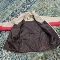 کاپشن|لباس|پیشوا, |دیوار