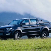 اجاره رنت خودرو کی ام سیKMC تی 8 T