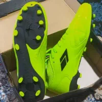 کفش فوتبال چمنی