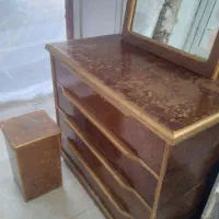 دراور و اینه و میز