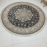 دو عدد فرش گرد قطر ۲ ونیم و یک عدد ۴ متری