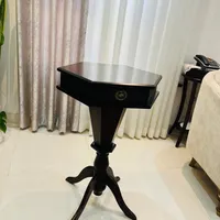 میز کاملا سالم ،تمیز