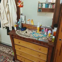سرویس خواب دو نفره همراه با میز آرایش و پاتختی