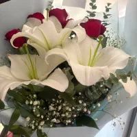 دسته گل رز و لیلیوم تازه