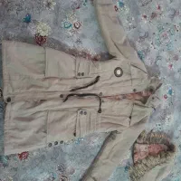 کاپشن|لباس|کنگاور, |دیوار