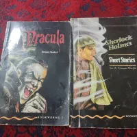 دو کتاب قدیمی دراکولا و شرلوک هولمز