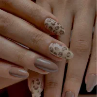 کاشت، ترمیم ناخن، ژلیش و طراحی در امام رضا۴۳