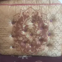 تعداد شش عدد پشتی تمیز در حد نو