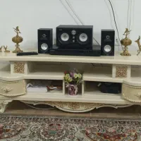 میز زیر تلویزیون