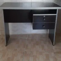 میز تحریر کامپیوتر در حد