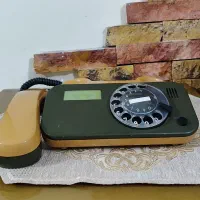 تلفن قدیمی|کلکسیون اشیاء عتیقه|تهران, نیروی هوایی (پیروزی)|دیوار