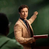 تدریس زبان انگلیسی و شیمی دبیرستان