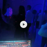 اجرای موزیک دی جی dj با نورپردازی کامل