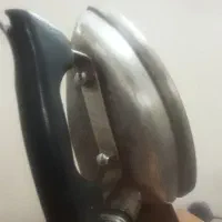 اطوی برقی قدیمی سالم روشن