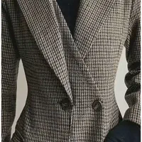 کمک خیاط خانم